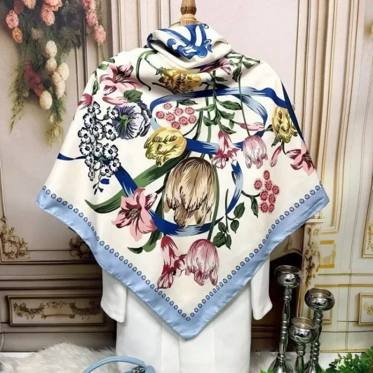 روسری ساتن قواره 140 طرح رزگلد آبی روشن