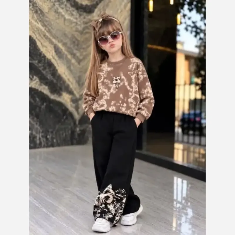 ست لباس دخترانه بلوز و شلوار دورس طرح پروانه رنگ سفید کرم نسکافه ای سایز 45 تا 65
