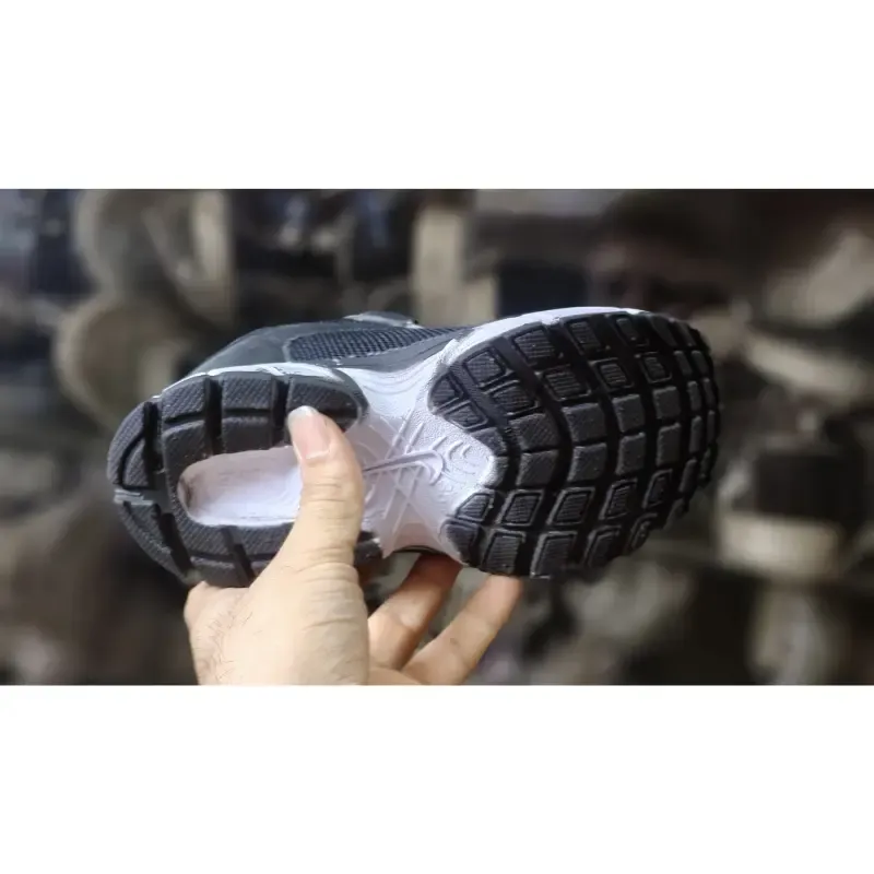 کفش اسپرت بچگانه مشکی و سفید سایز 31 تا 35 پسرانه دخترانه مناسب مدرسه